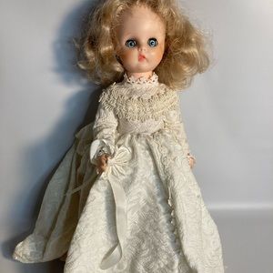 Vogue ginny doll vintage 70s white lace dress.